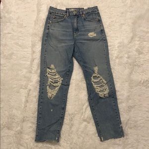 Brand New Trendy Garage Mom Jeans. Size 5 27W